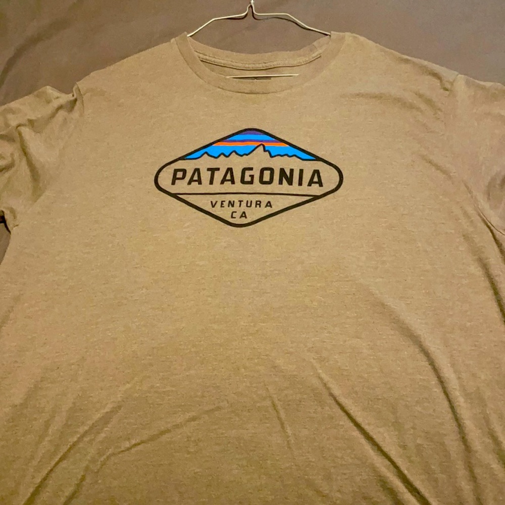 Patagonia men’s large shirt.